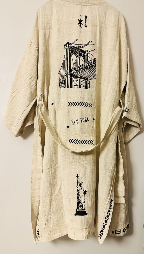 Hand-painted Brooklyn Bridge silhouette long kimono | Ivory - Image 7