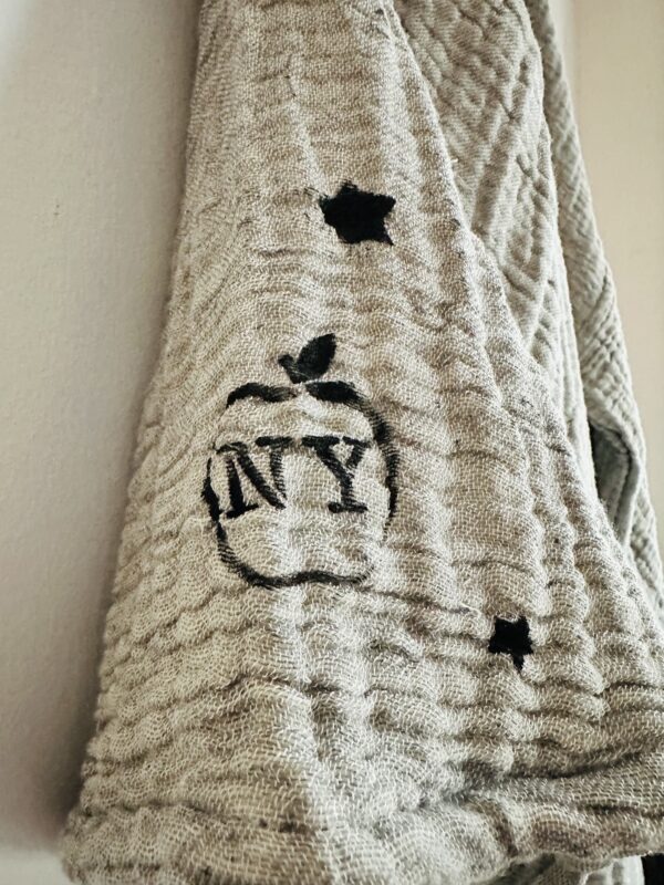 Hand-painted New York silhouette oversized kimono | Gray - Image 8
