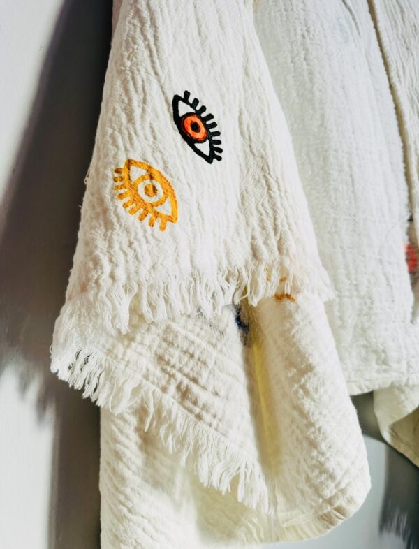The Eye patterned shawl | Ivory - Image 2