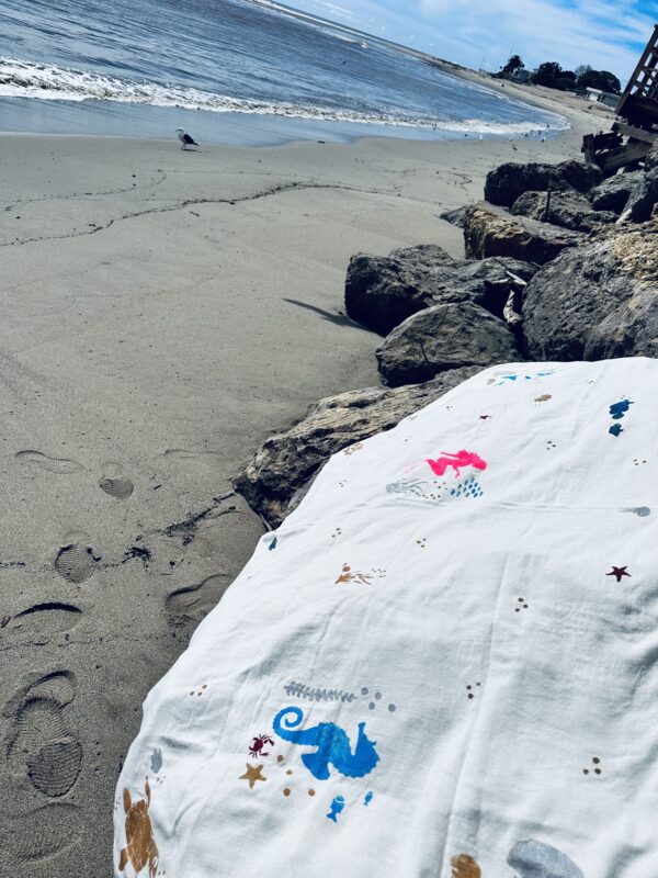 Malibu beach hand-painted beach towel | Ivory - Image 8