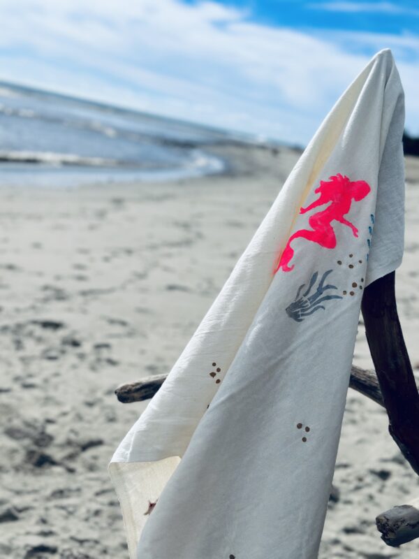 Malibu beach hand-painted beach towel | Ivory - Image 6
